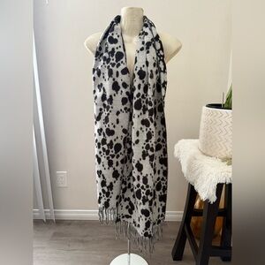 FRAAS Cashmink Women's Black and white Print Scarf Germany Fringe Detail